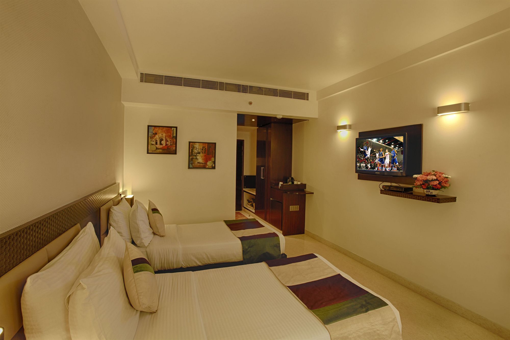 Hotel Levana, Hazratganj Lucknow Luaran gambar